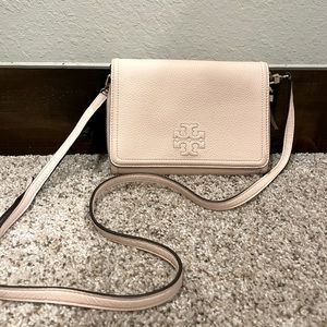Tory Burch Thea Flat Light Pink Leather Crossbody Bag - Adjustable Strap